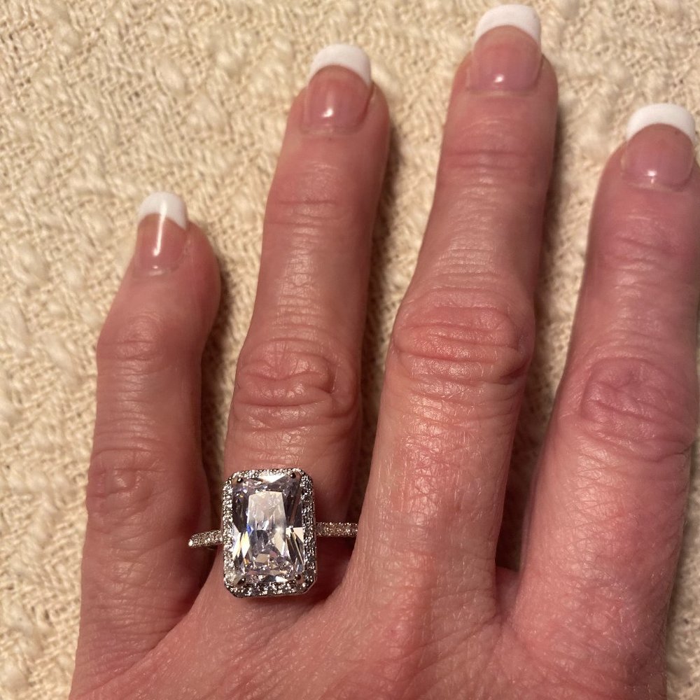 GORGEOUS RECTANGULAR WEDDING ANNIVERSARY CASUAL RING